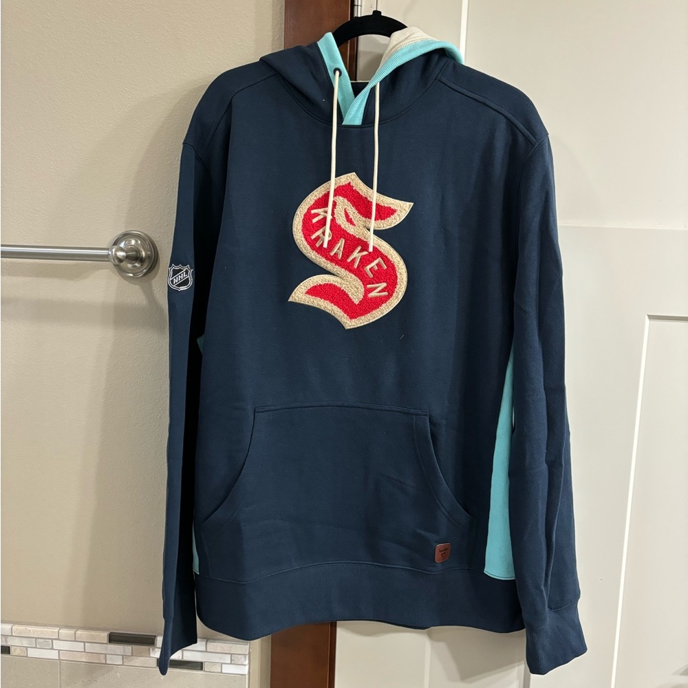 BNWT SEATTLE KRAKEN 2024 NHL WINTER CLASSIC PRO DEEP SEA BLUE PULLOVER HOODIE 🩵